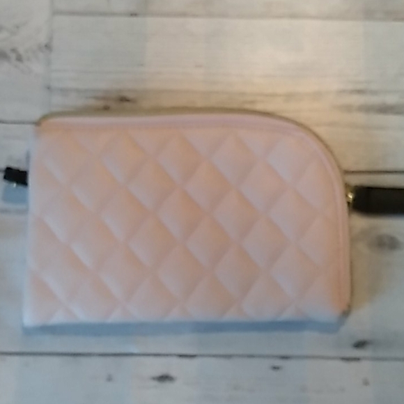 Betsy Johnson pink quilted wristlet wallet makeup - Picture 3 of 4